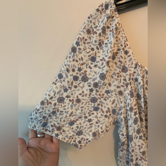 REITMANS Signature Blue Floral Viscose Top - Picture 2 of 6